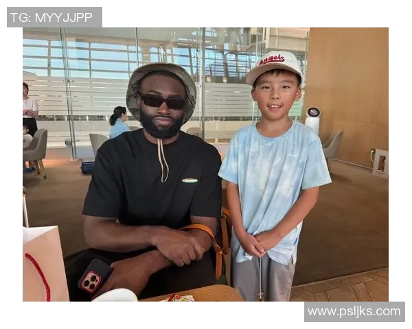 杰伦·布朗:斯科蒂·巴恩斯太TM壮了 这家伙有超雄综合征吧💪 杰伦·布朗:斯科蒂·巴恩斯太TM壮了 这家伙有超雄综合征吧💪