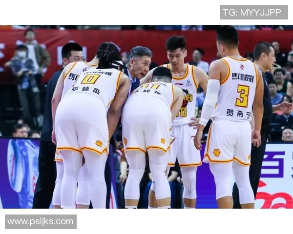 杰师傅同萨林杰的完美配合，还和场边的球迷玩起来了